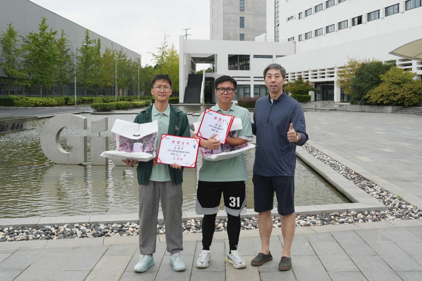 塔下再聚首 攀登勢正雄——巨龍電梯試驗塔第六屆登高跑開賽 塔下再聚首 攀登勢正雄——巨龍電梯試驗塔第六屆登高跑開賽