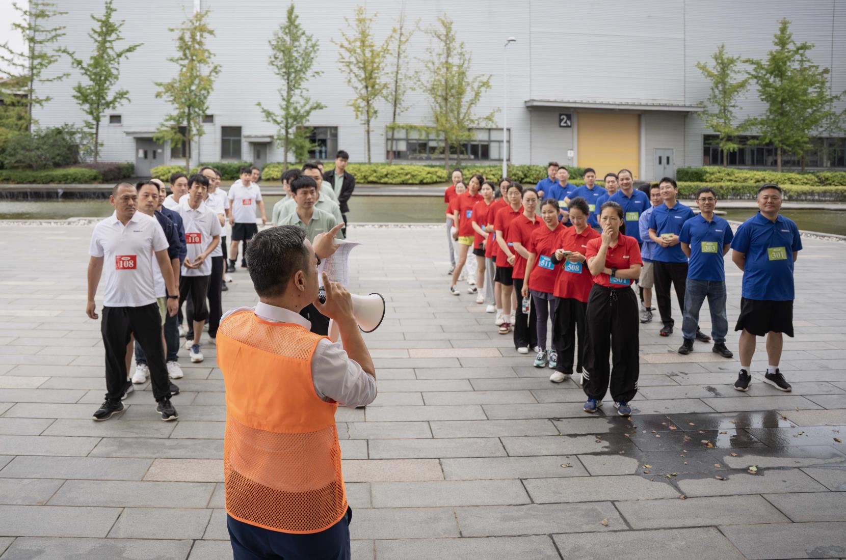 塔下再聚首 攀登勢正雄——巨龍電梯試驗塔第六屆登高跑開賽 塔下再聚首 攀登勢正雄——巨龍電梯試驗塔第六屆登高跑開賽