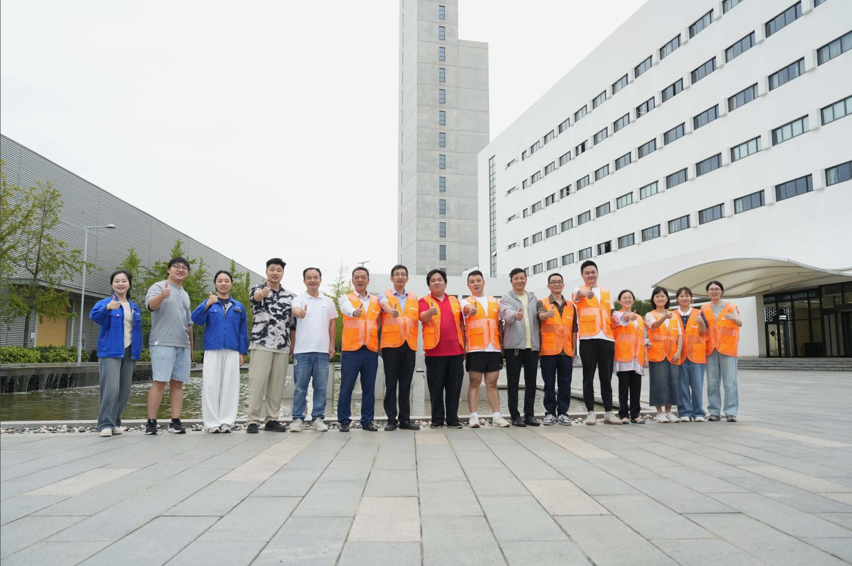 塔下再聚首 攀登勢正雄——巨龍電梯試驗塔第六屆登高跑開賽 塔下再聚首 攀登勢正雄——巨龍電梯試驗塔第六屆登高跑開賽