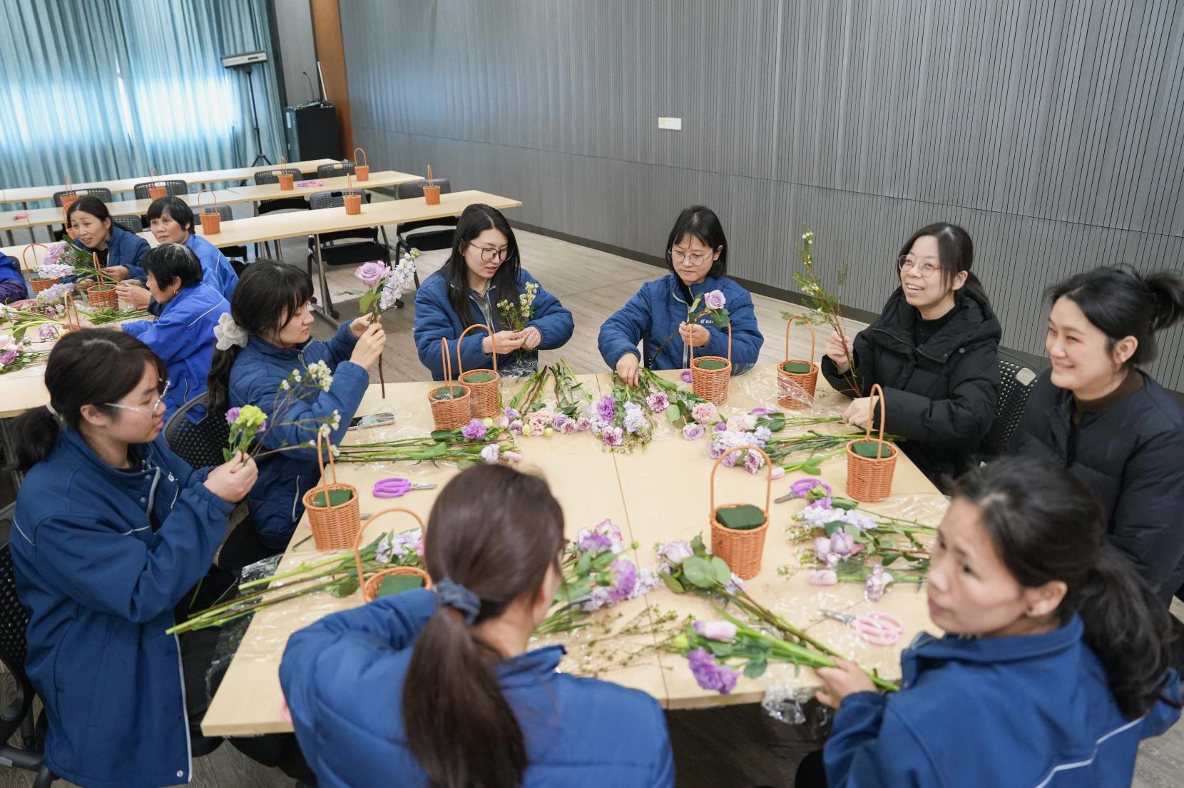 花香潤心田 巾幗綻芳華——巨人集團婦女節活動