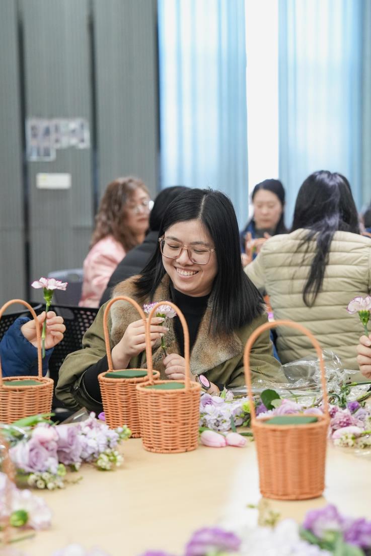 花香潤心田 巾幗綻芳華——巨人集團婦女節活動