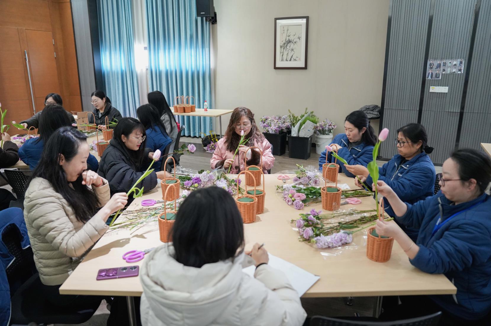 花香潤心田 巾幗綻芳華——巨人集團婦女節活動