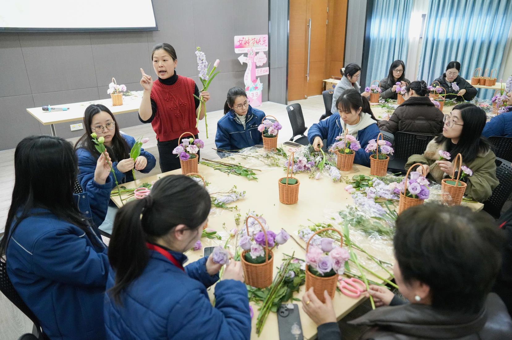 花香潤心田 巾幗綻芳華——巨人集團婦女節活動