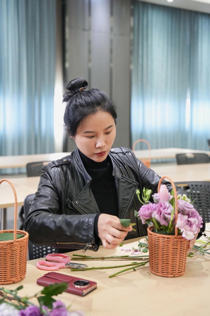 花香潤心田 巾幗綻芳華——巨人集團婦女節活動