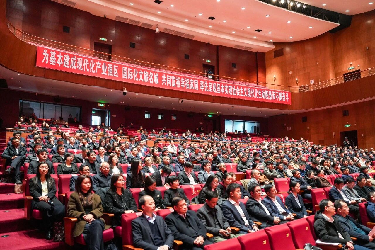 載譽(yù)啟新程 | 巨人集團(tuán)榮獲南潯區(qū)多項(xiàng)表彰